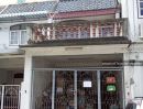 ขายทาวน์เฮาส์ - ขายทาวน์เฮ้าส์ 2 ชั้น หมู่บ้านแกรนด์วิลเลจ ซอยลาดพร้าว 80/3 พื้นที่ 18 ตรว. หมู่บ้านอยู่ติดกับ สถานีรถไฟฟ้าสายสีเหลืองสถานีลาดพร้าว71