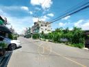 ขายที่ดิน - ขายด่วน ที่ดินเปล่าถมแล้ว ซ.หมู่บ้านอ้อมน้อย เนื้อที่ 1-1-35.5 ตารางวา