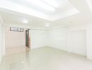 ขายทาวน์เฮาส์ - ขายทาวน์เฮ้าส์ 3 ชั้น 24 ตรว. 5 ห้องนอน ทำเลน่าอยู่ ซอยอินทามระ 35 รีโนเวททั้งหลัง