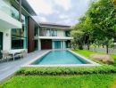 ขายบ้าน - ขายบ้านหรู พร้อมสระว่ายน้ำส่วนตัว บนที่ดินขนาดใหญ่ บ้านดีไซน์ทันสมัย ตั้งอยู่ในโครงการคุณภาพ บรรยากาศเงียบสงบ เหมาะสำหรับครอบครัว