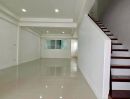 ขายทาวน์เฮาส์ - ขายด่วน ทาวน์เฮ้าส์ 2 ชั้น 36 ตรว. รีโนเวทสวย 4 นอน 2น้ำ มบ.สหกรณ์การบินไทย ปากเกร็ด