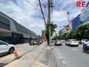 ขายที่ดิน - ขายที่ดิน ริมถนนประชาอุทิศ พร้อมตึก 2 ชั้น 125 ตร.ว. พร้อมที่จอดรถ สำนักงานครบ