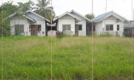 ขายบ้าน - ขายบ้าน 3 หลัง พร้อมที่ดิน 1 ไร่ เพียง 5 เมตร จาก ถ.ชยางกูร (ถ้าต้องการซื้อ 1 หลัง หรือ 2 หลังก็ขาย)