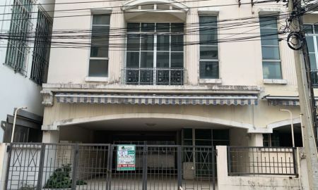 ขายทาวน์เฮาส์ - ให้เช่า บ้านกลางเมือง รัชดา ลาดพร้าว อยู่ใกล้ MRT สถานีลาดพร้าว เนื้อที่ 31.9 ตารางวา