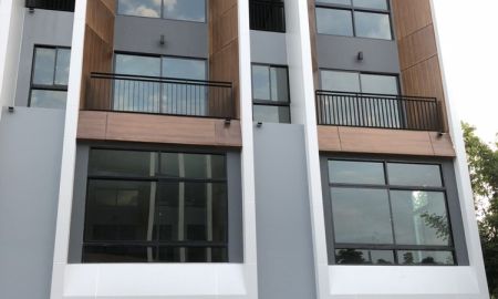 ขายทาวน์เฮาส์ - ทาวน์โฮมหรู 3.5 ชั้น โครงการ Arden พัฒนาการ 20 เหมาะทำ Home Office และ พักอาศัย