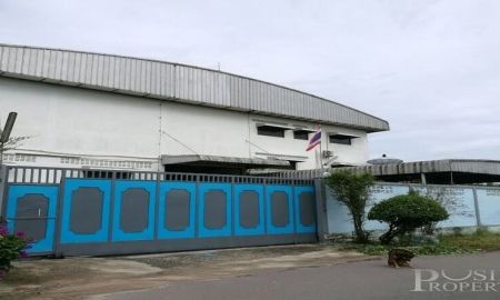 ขายโรงงาน / โกดัง - โรงงานเนื้อที่ขนาด 5 ไร่ หันหน้าทางทิศตะวันออก ประตูด้านหน้ากว้าง 7 เมตร สูง 2.5 เมตร สะดวกต่อการขนส่งสินค้าเข้าออก