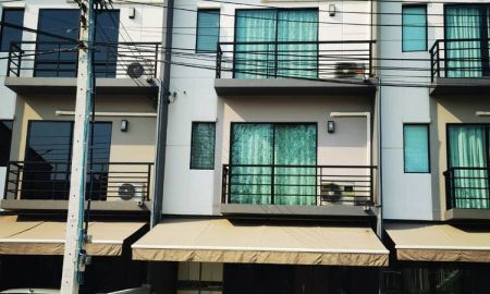 ขายทาวน์เฮาส์ - ขายบ้านกลางเมือง รามอินทรา-วัชรพล ถนนสุขาภิบาล5 ราคา 4.7 ล้าน