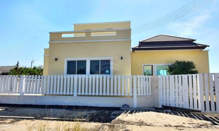ขายบ้าน - ขาย บ้านเดี่ยว 2 ชั้น พูลวิลล่า หมู่บ้าน 180 บางปู บีชเฮาส์ (180 Bangpu Beach House) หลังริม ใกล้สถานตากอากาศบางปู