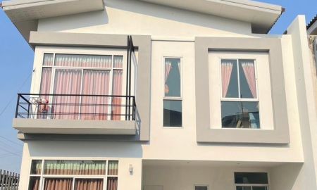 ขายบ้าน - ขายบ้านแฝด 2 ชั้น หลังมุม ใกล้อมตะนคร ถนนสุขประยูร พานทอง ชลบุรี