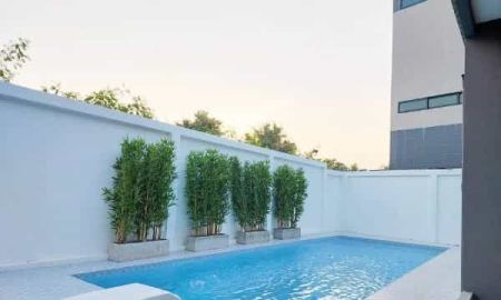 ให้เช่าบ้าน - Ultra Luxury 5 Beds Home Office with Private Swimming Pool ให้เช่าโฮมออฟฟิศสเปซพร้อมสระน้ำส่วนตัว