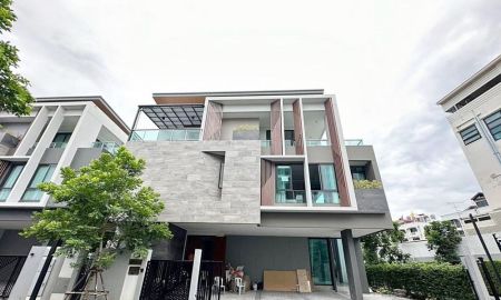 ขายบ้าน - ขาย วิลล่าหรู เดอะ เจนทริ พัฒนาการ (The Gentry Phatthanakan) บ้านใหม่ ไม่เคยพักอาศัย ตกเเต่งสวยงามอย่างดีทั้งหลัง พร้อมลิฟท์ส่วนตัว