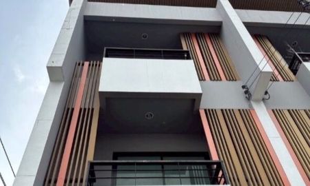 ขายทาวน์เฮาส์ - ขายทาวน์โฮม 3 ชั้น โครงการเดอะซิมโฟนี ทำเลศักยภาพ ติดถนนใหญ่ ใกล้แฟชั่นไอส์แลนด์