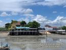 ขายที่ดิน - ขายที่ดินพร้อมสิ่งปลูกสร้างและร้านอาหารบ้านมณีซีฟู๊ดพร้อมใบอนุญาตให้ปลูกสร้างสิ่งล่วงล้ำลำแม่น้ำ