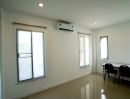 ขายบ้าน - Newly built house, one year old, C shaped living area with enclosed outdoor space.