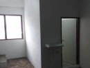 ขายทาวน์เฮาส์ - ทาวน์เฮ้าส์ รีโนเวทใหม่ 2 ห้องนอน 3 ห้องน้ำ ตึก 3 ชั้นครึ่ง
