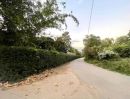 ขายที่ดิน - ขายที่ดินแปลงสวย มีต้นไม้ใหญ่ร่มรื่น ล้อมรั้วสวยงาม ติดถนนสองด้านเหมาะทำบ้านพักสำหรับผู้ที่รักความเป็นธรมชาติและความเป็นส่วนตัวสูง