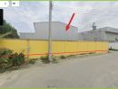 ขายโรงงาน / โกดัง - ขายโรงงานผลิตแผ่นเหล็กชุบสังกะสีขึ้นรูป พร้อมออฟฟิศ ( ปิดกิจการแล้ว ) บนถนนเลียบคลองส่งน้ำ รถบรรทุกขนาดใหญ่ สามารถเข้าออกได้ 2 ทาง คือ ถนนคลองส่งน้ำ