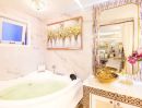 ให้เช่าทาวน์เฮาส์ - ให้เช่าบ้านหรูบ้านคริสตัลปาร์ค4นอน5น้ำตกแต่งสวยหรูหรา แอร์ เฟอร์นิเจอร์ครบ เช่า99,000บา/เดือน ( จดทะเบียน)ได้ ถ.ประดิษฐ์มนูธรรม