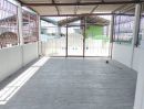 ขายอาคารพาณิชย์ / สำนักงาน - ขายด่วน!! ตึกแถว 3 ชั้นครึ่ง รีโนเวทใหม่สวยมาก ต้นซอย ม.รุ่งกิจ5 ถนนร่มเกล้า 56 ใกล้สนามบินสุวรรณภูมิ