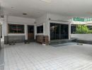 ให้เช่าบ้าน - ให้เช่าบ้านเดี่ยว 2 ชั้นครึ่ง ซอยลาดพร้าว42 มีดาดฟ้า 6 ห้องนอน ตกแต่งพร้อมอยู่ เดินทางสะดวก