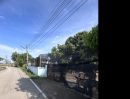ขายที่ดิน - ขายที่ดินสำหรับสร้างบ้านราคาจับต้องได้อยู่ในพื้นที่ชุมชน