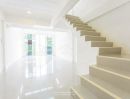ขายอาคารพาณิชย์ / สำนักงาน - ขาย อาคารพาณิชย์ 3.5 ชั้น ซอยนวมินทร์ 111 รีโนเวทใหม่ทั้งหลัง ใกล้ตลาดปัฐวิกรณ์ ** เหมาะอยู่อาศัยทำออฟฟิศ หรือค้าขาย