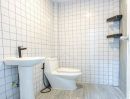 ขายอาคารพาณิชย์ / สำนักงาน - ขาย อาคารพาณิชย์ 3.5 ชั้น ซอยนวมินทร์ 111 รีโนเวทใหม่ทั้งหลัง ใกล้ตลาดปัฐวิกรณ์ ** เหมาะอยู่อาศัยทำออฟฟิศ หรือค้าขาย