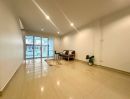 ขายทาวน์เฮาส์ - ทาวน์เฮาส์ 2 ชั้นรีโนเวทใหม่ หมู่บ้านบัวทอง 4 แถมเฟอร์ฯ ทำเลใกล้รถไฟฟ้า