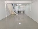 ให้เช่าทาวน์เฮาส์ - ให้เช่า รีโนเวทใหม่ Townhouse near Saphan Khwai BTS Station ราคา 24,000 บาท