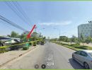 ขายที่ดิน - ที่ดินติดถนนรามคำ แหง 24 ( หลัง ม. รามฯ ) เขตสวนหลวง กทม. ที่ดินถมแล้ว หน้าที่ดินติดถนนใหญ่ 6 เลนจราจร มีเกาะกลางและฟุตบาททางเท้า ทั้งสองข้างทาง.