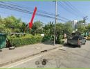 ขายที่ดิน - ที่ดินติดถนนรามคำ แหง 24 ( หลัง ม. รามฯ ) เขตสวนหลวง กทม. ที่ดินถมแล้ว หน้าที่ดินติดถนนใหญ่ 6 เลนจราจร มีเกาะกลางและฟุตบาททางเท้า ทั้งสองข้างทาง.