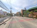 ขายที่ดิน - ขายที่ดินพร้อมสิ่งปลูกสร้าง ติดถนนลาดปลาเค้า เดินทางสะดวก