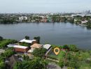 ขายที่ดิน - ขายที่ดินเปล่าถมแล้วขนาด 116 ตร.ว. ติดทะเลสาบ หมู่บ้านสัมมากร รามคำแหง 110 เขตสะพานสูง กรุงเทพฯ ทำเลทอง บรรยากาศร่มรื่น