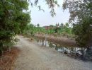 ขายที่ดิน - ขายที่ดินเปล่า 4 ไร่ 27 ตร.วา ติดคลอง บรรยากาศดี เหมาะสร้างบ้านสวน ทำเกษตร ต.บางไผ่ อ.เมือง จ.ฉะเชิงเทรา