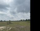 - ที่ดินสวยและบรรยากาศดีมาก มีถนนผ่ากลาง อยู่หลังโรงพยาบาลมะขาม