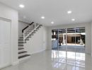  - ทาวน์โฮม 3 ชั้น หมู่บ้านทาวน์พลัส เกษตร-นวมินทร์ รีโนเวทใหม่ พร้อมอยู่ได้เลย เหมาะสำหรับทำสำนักงานหรืออยู่อาศัย