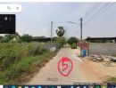  - ขายที่ดินติดถนนยกแปลง ใกล้สำนักงานที่ดินจังหวัดนครปฐม สาขาสามพราน