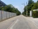 - ที่ดินถมแล้ว ติดถนนคอนกรีต อ.คลองหลวง ไกล้มอเตอร์เวย์