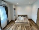 - ให้เช่าบ้านใหม่ พร้อมเฟอร์นิเจอร์ สุขุมวิท-บางแสน พร้อมวิวด้านหลังบ้านหลักล้าน บรรยายกาศดี