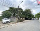 - ขายที่ดิน 371 ตร.ว.พร้อมสิ่งปลูกสร้าง ซอยคู้บอน 24 เข้าออกได้ 2 ทาง ใกล้รถไฟฟ้าสายสีชมพู