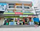 - ขายอาคารพาณิชย์3ชั้น ติดถนนใหญ่พานทอง พร้อมผู้เช่า Mini Big C รับรายได้ทันที