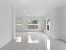 - บ้านเดี่ยว 2 ชั้น รีโนเวทใหม่ หมู่บ้าน เดอะ เซนโทร รัตนาธิเบศร์ ใกล้กับวัดสวนแก้ว และรถไฟฟ้า MRT สายสีม่วง สถานีบางพลู