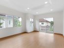 - บ้านเดี่ยว 2 ชั้น รีโนเวทใหม่ หมู่บ้าน เดอะ เซนโทร รัตนาธิเบศร์ ใกล้กับวัดสวนแก้ว และรถไฟฟ้า MRT สายสีม่วง สถานีบางพลู