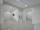 - รีโนเวทต่อเติมใหม่ทั้งหลัง สไตล์โมเดิร์นมินิมอล บ้านแฝดหลังมุม