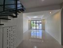 - รีโนเวทต่อเติมใหม่ทั้งหลัง สไตล์โมเดิร์นมินิมอล บ้านแฝดหลังมุม