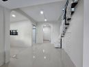 - รีโนเวทต่อเติมใหม่ทั้งหลัง สไตล์โมเดิร์นมินิมอล บ้านแฝดหลังมุม