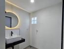 - รีโนเวทต่อเติมใหม่ทั้งหลัง สไตล์โมเดิร์นมินิมอล บ้านแฝดหลังมุม