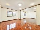 - บ้านเดี่ยว หมู่บ้าน ชัยพฤกษ์ รามอินทรา หลังมุม รีโนเวทใหม่ทั้งหลัง พร้อมพื้นที่กว้างถึง 140 ตรว. ใกล้จุดขึ้นลงทางด่วน