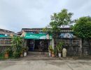 - ขายด่วน ที่ดินแปลงมุมติดถนนซอย พร้อมบ้านครึ่งปูนครึ่งไม้ และห้องเช่า 8 ห้อง ซอยรามอินทรา 47