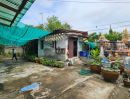 - ขายด่วน ที่ดินแปลงมุมติดถนนซอย พร้อมบ้านครึ่งปูนครึ่งไม้ และห้องเช่า 8 ห้อง ซอยรามอินทรา 47